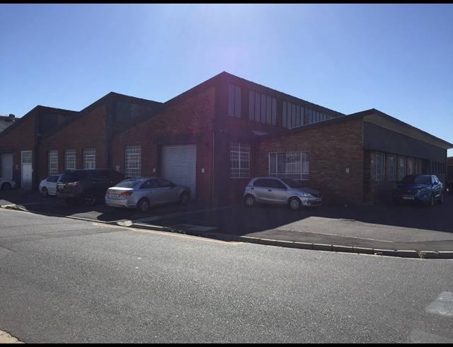 1,152M² FACTORY TO LET IN PAARDEN EILAND